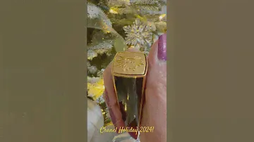 The limited-edition 917 - ROSE BORÉAL of ROUGE ALLURE L’EXTRAIT for the Chanel holiday season 2024.