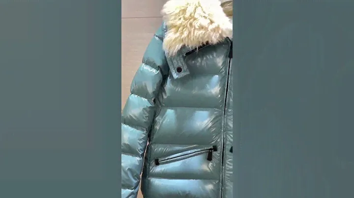 Пуховик женский Moncler