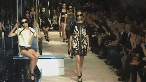 Moncler Gamme Rouge -  Spring Summer Women Collection 2013 in Paris (novoice)